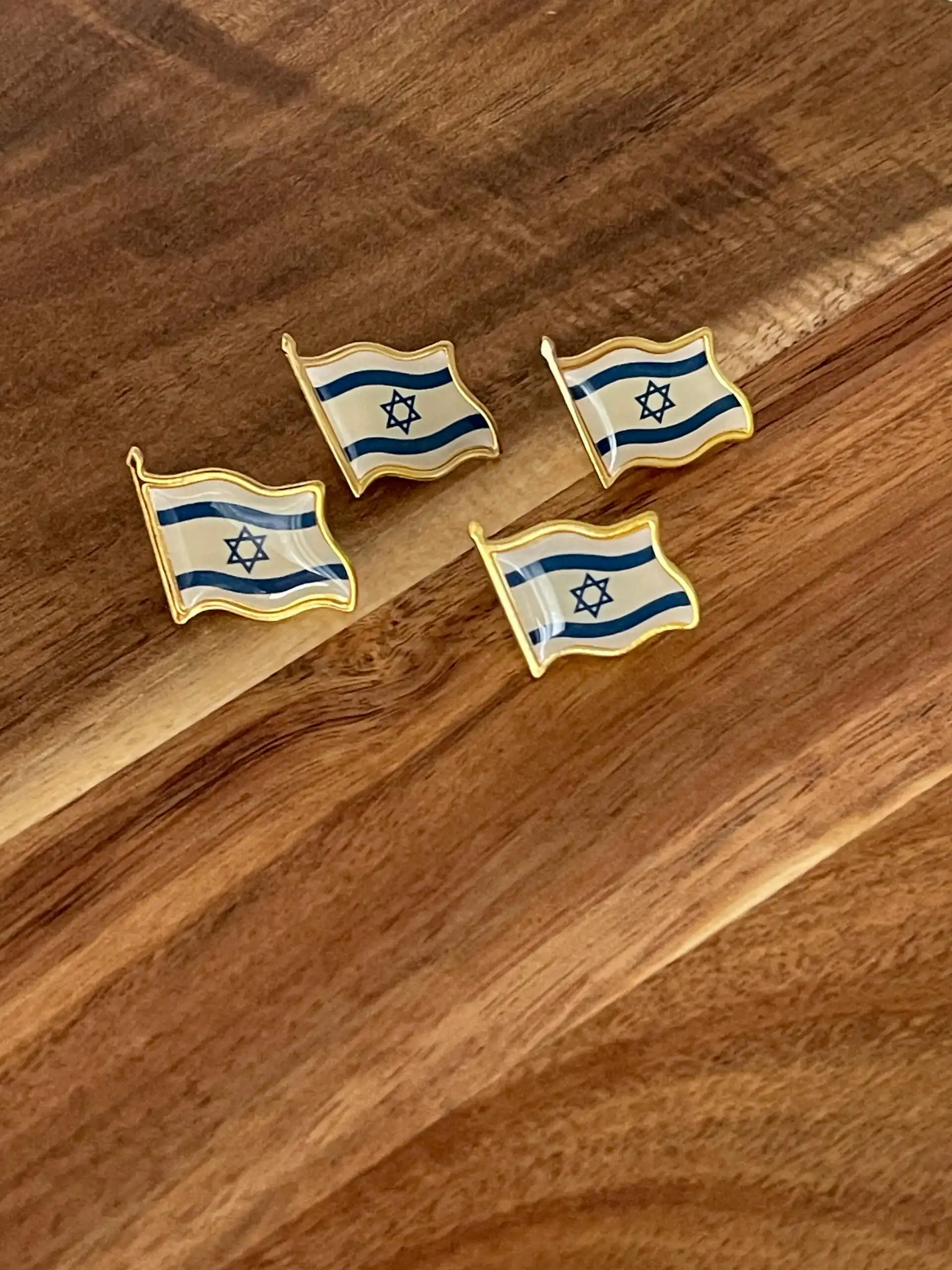 תיאור מוצר – סיכת דגל ישראל (מינ' 100 יח' במארז)